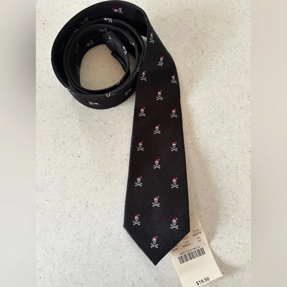 NWT Crewcuts Silk Black & Red Skull Crossbones Santa Christmas Tie. Sz. 42.